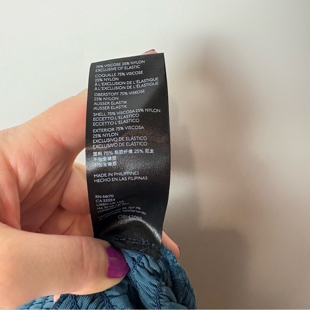 By Anthropologie Blue Velvet Smocked Puff Sleeve Crop Top - Picture 6 of 6
